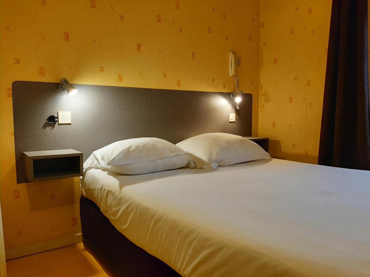 Le Royalty Hotel Angers Exterior photo