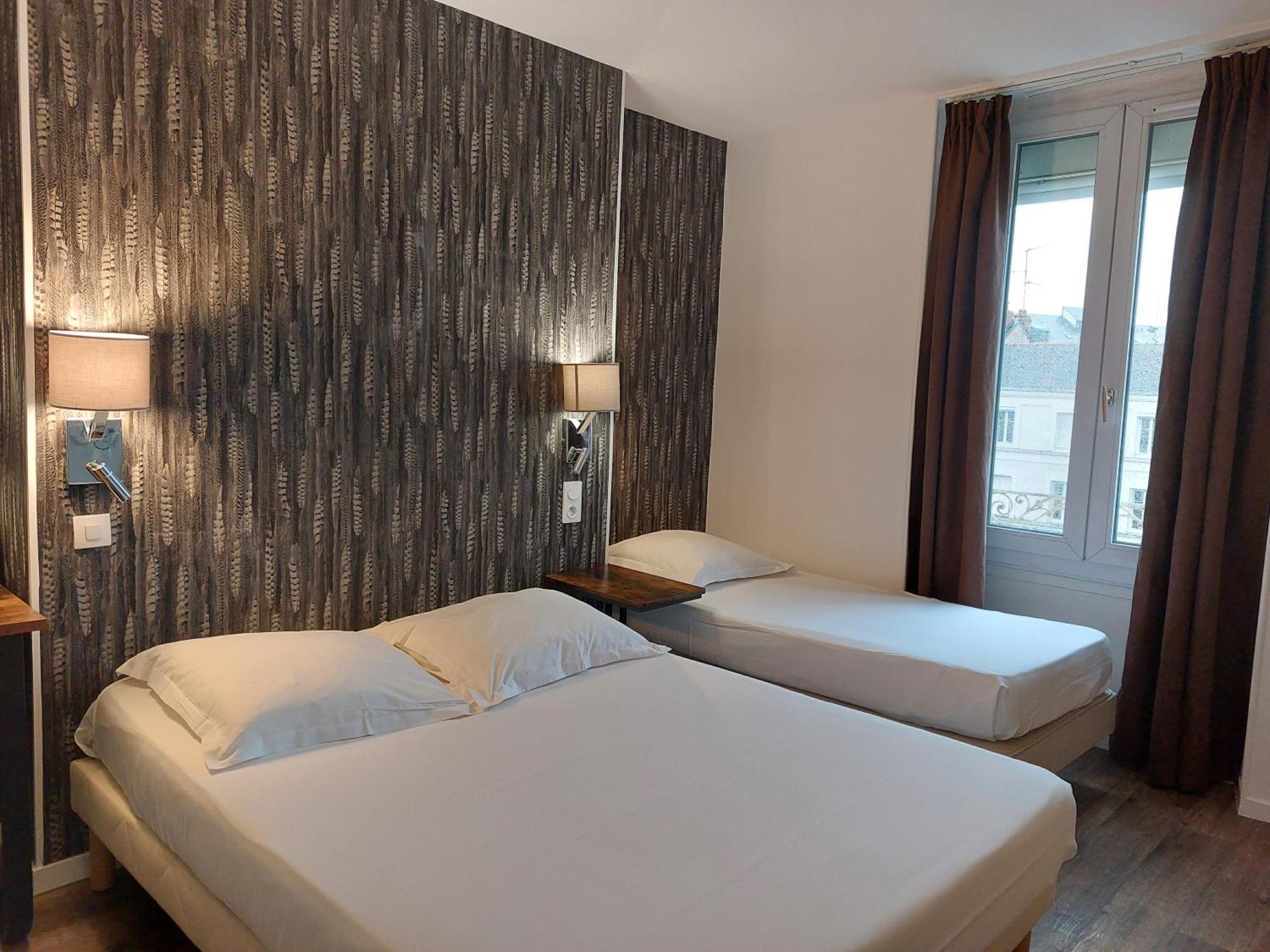 Le Royalty Hotel Angers Exterior photo