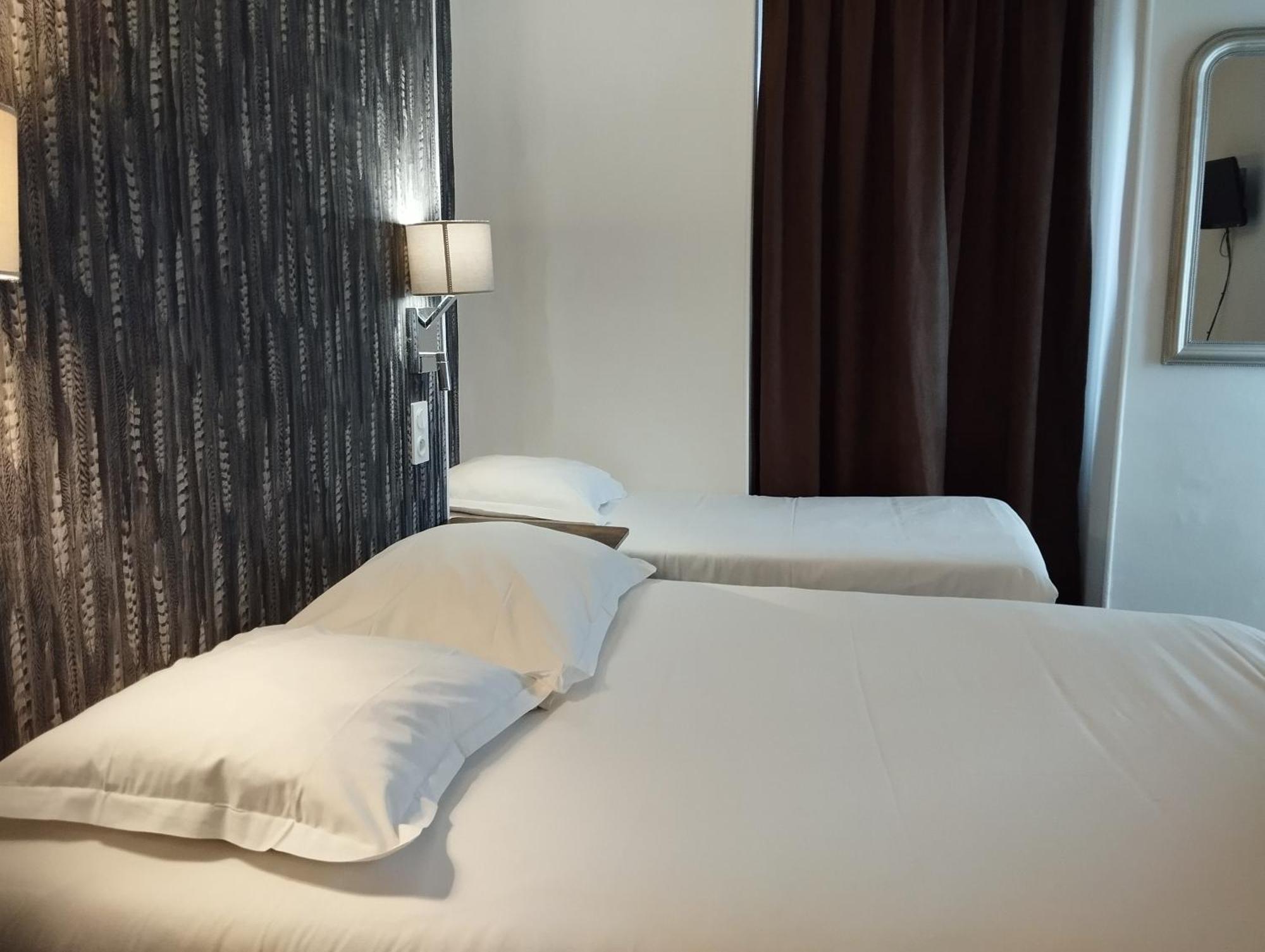 Le Royalty Hotel Angers Exterior photo